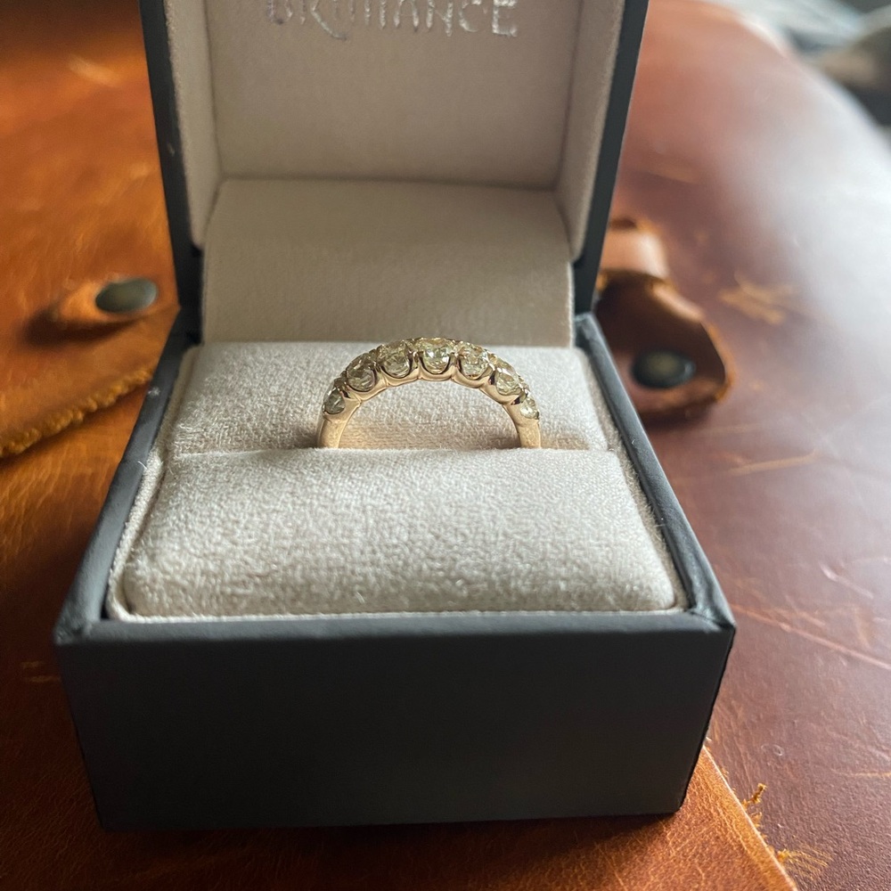 5.5 yellow gold , natural diamonds.